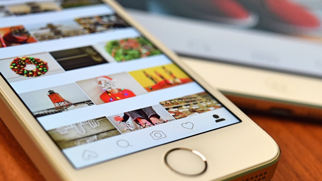 Instagram Carousel Ads